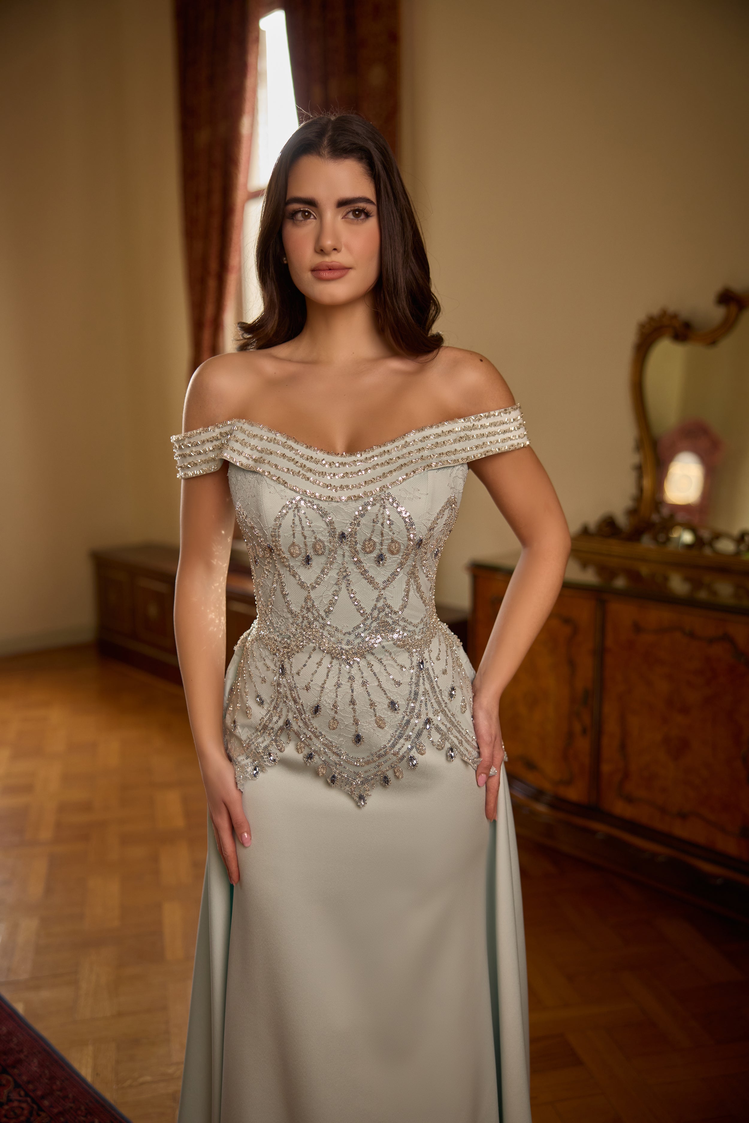 Seraphine Buz Beji İşlemeli Düşük Omuz Abiye