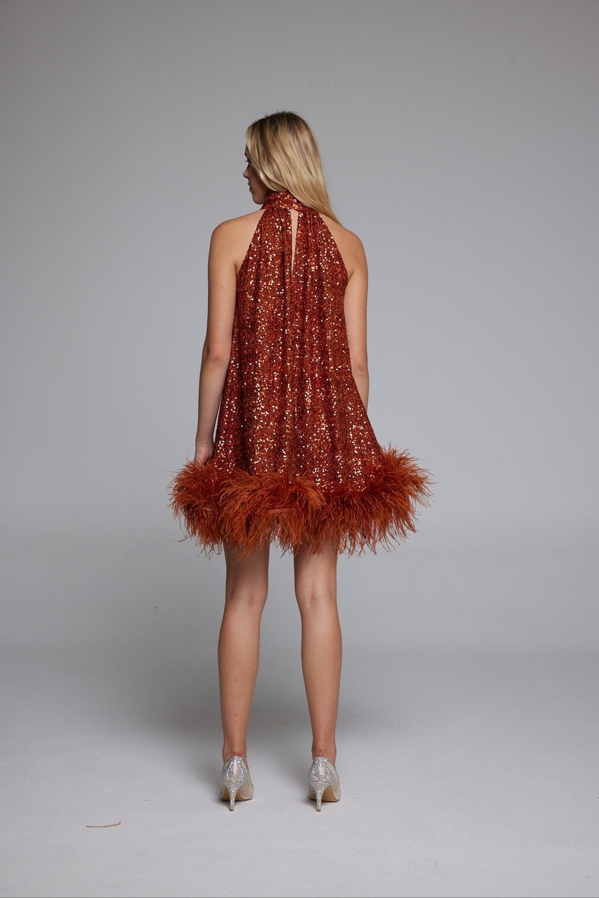 Sequin Halter Neck Feather Detailed Mini Evening Dress - Ilmio