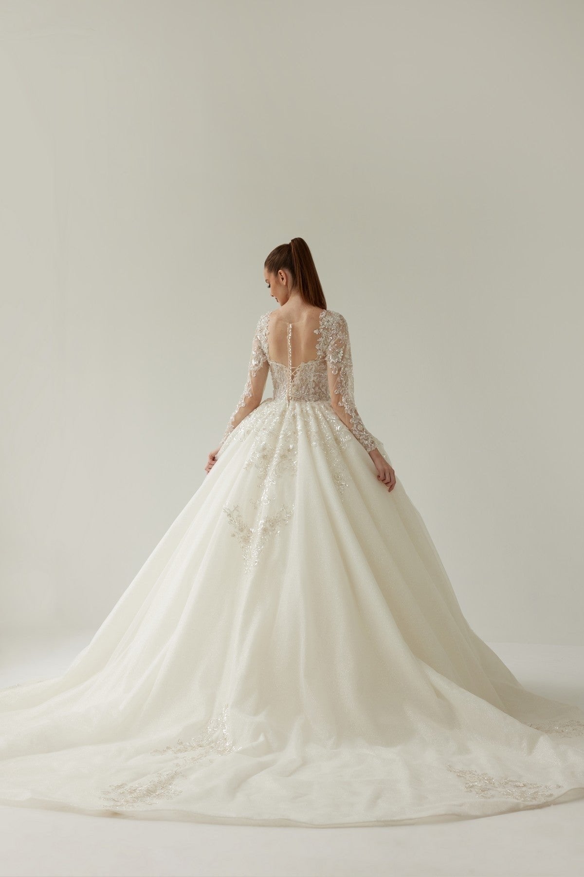 Long Sleeve Square Neckline Guipure Detailed Princess Wedding Dress